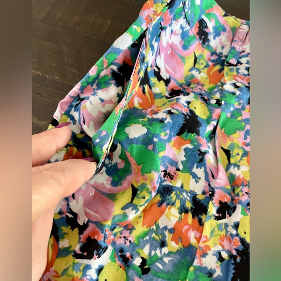 NWT Walter Baker Marcia Shorts in Fiesta Floral Sz M
Fun Feminine Chic Trend - Picture 3 of 11